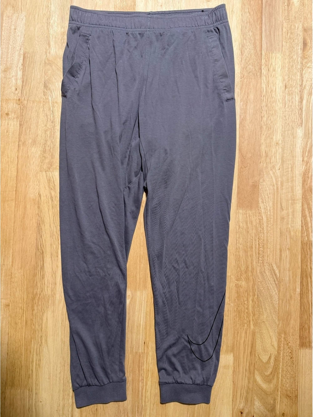 Nike Dri-FIT Women’s Medium Grey Joggers Outline Swoosh